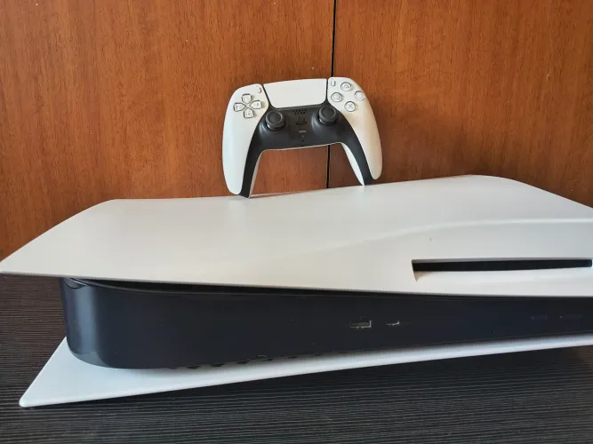 PS5 com leitor 825GB 1 controle - COMPLETO