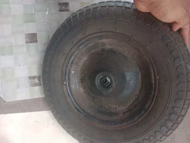Vendo rodas completa para carros de lanche café baratinho roda semi nova