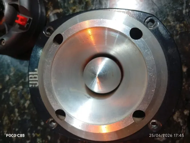 Vendo 1 Tuwiter JBL e 2 cornetas praticamente zero 