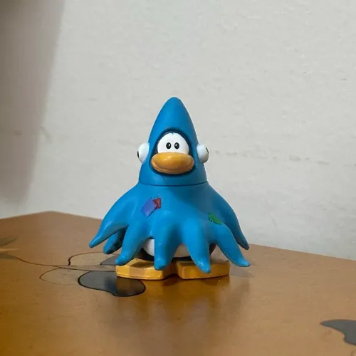 Boneco Club Penguin Disney polvo/squidzoid