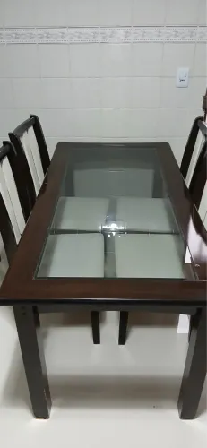 Mesa com 4 cadeiras 