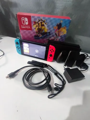 Nintendo switch V2 desbloqueado com SD card 128gb lotado de jogos e garantia !