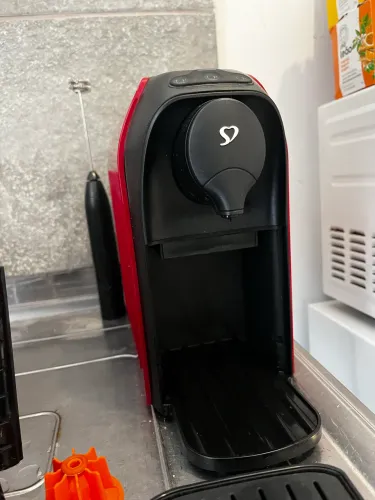 Máquina de café em cápsulas três corações 