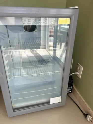 Expositor De Bebidas Venax 100 Litros Branco 0° a -5°