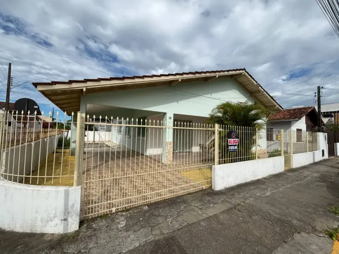 Casa com 4 dormitórios - Centro de Balneário Piçarras
