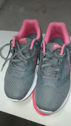 Tenis Asics, n°34, feminino, original, bom estado.