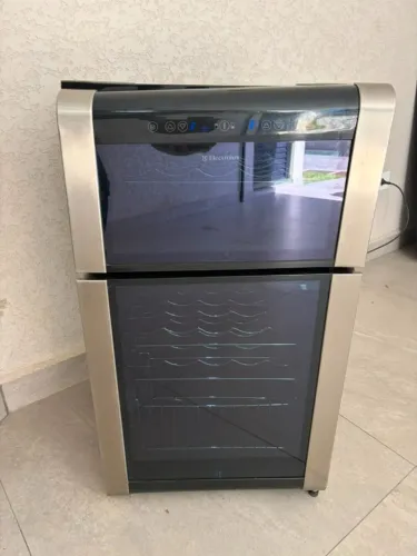 Adega Dual Zone 29 Garrafas Electrolux