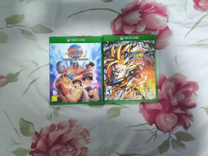 CDs de Xbox one do street fighter e dragon ball fighter Z, em ótimo estado e baratos