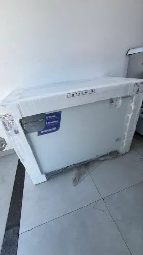 Freezer horizontal Metalfrio 416 litros bivolt inverte 