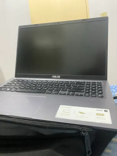 Notebook ASUS pouco usado