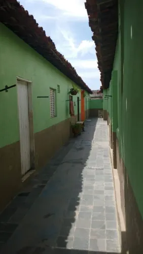 Excelente investimento, a baixo do mercado. 6 casinhas de aluguel.