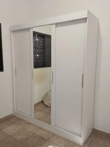 Vendo guarda roupa semi novo entrega e montagem grátis