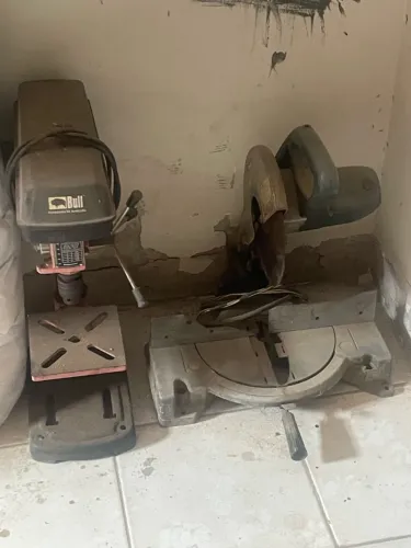 Furadeira de bancada e serra esquadria