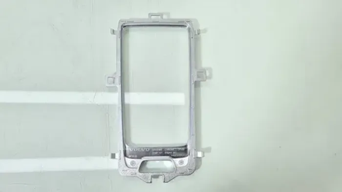 Moldura Aro Cromado Central Tela Painel Volvo V40 Ano 2017
