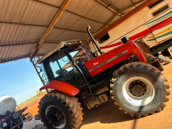Trator mf 680