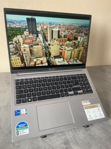 Notebook Asus i7 13ª Geração / IrisXe Graphics / 16GB RAM / 512GB SSD / Tela 16? WUXGA