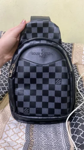 Bolsa Transversal Masculina / Shoulder Bag Preta Quadriculada