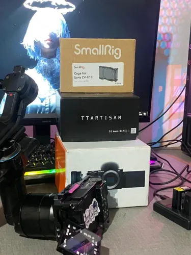 [OPORTUNIDE] Sony ZVE10 + TTARTISANS 56mm + Scorp C Estabilizador + 4 Baterias + Grid Smal