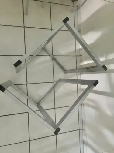Mesa de Jantar Vidro e Pés de Ferro Móveis Leroy Merlin (Retirada)