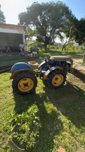 Micro trator Bertolini 4x4