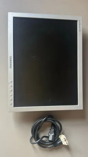 VENDO MONITOR SAMSUNG 15