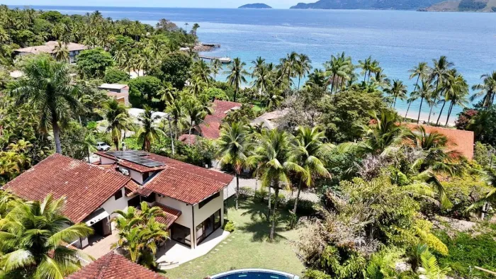 Casa com vista para o mar na Praia da Feiticeira - Ilhabela /SP