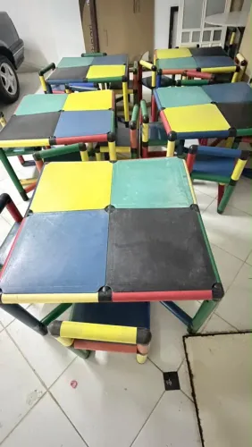 5 CONJUNTOS DE MESAS E CADEIRAS PARA EDUCAÇÃO INFANTIL