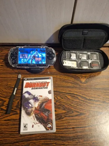 PSP 2000 Desbloqueado + Jogo + Cartões de memoria