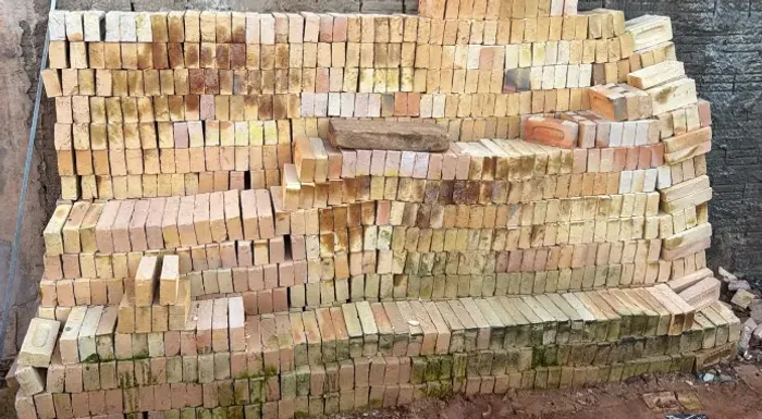 Tijolo maciço comum o milheiro