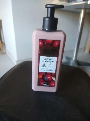 Creme hidratante cereja e amêndoas