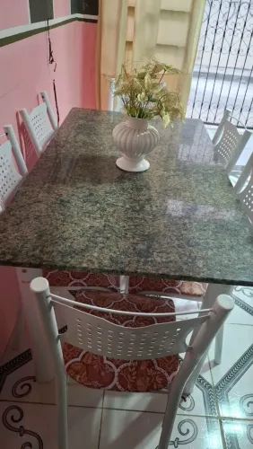 Mesa de jantar de mármore 