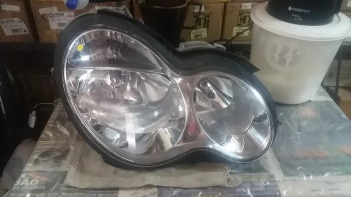 Farol Mercedes c180 c200 c250 2004 2005 2006