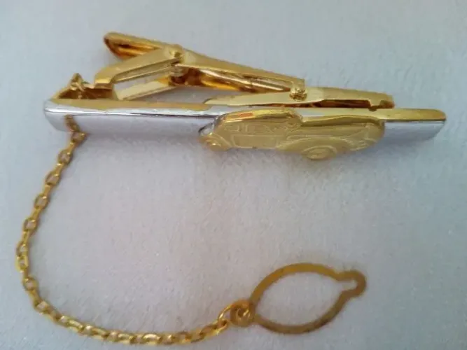 Prendedor de Gravata modelo Calhambeque Reliquia Bijuteria oferta aproveite colecionador