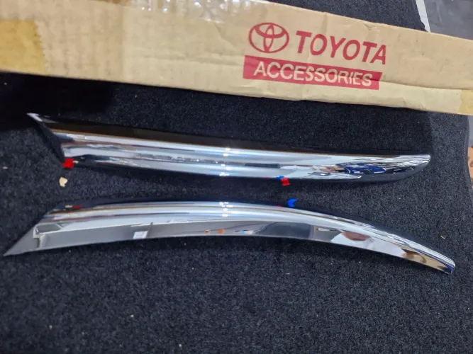 Par aplique cromado do parachoque Toyota Corolla 2018 2019 Original 