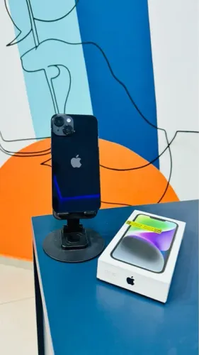 Vendo IPhone 14 Preto 128 Gigas Semi novo impecável c/ Garantia da Loja + Brindes 