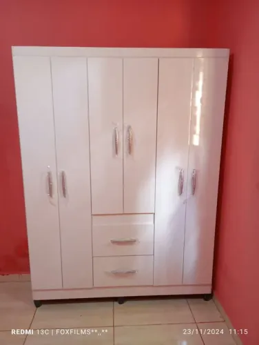 Guarda-Roupas Branco 6 Portas