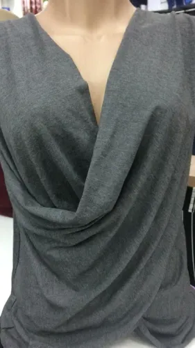 Blusa Manga Curta Translaçada, Tamanho Único M, Disponível do Verde, Vermelho, Cinza