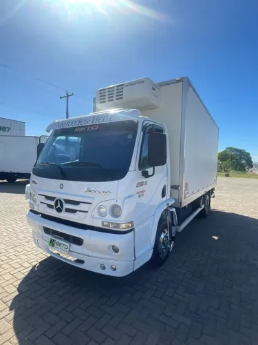 Mercedes Benz  Accelo 915