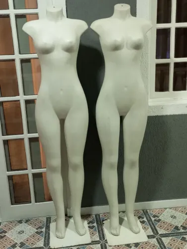 2 MANEQUINS FEMININOS