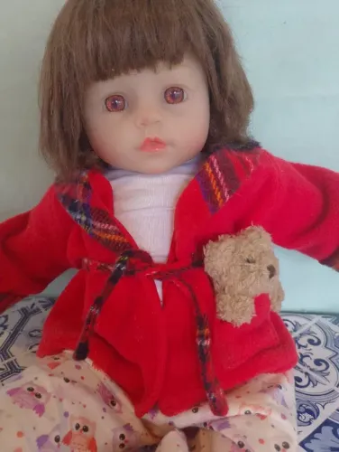 Boneca Antiga Usada Realista
