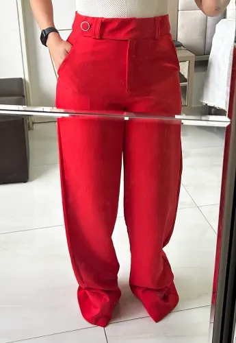 Calça social vermelha em alfaiataria