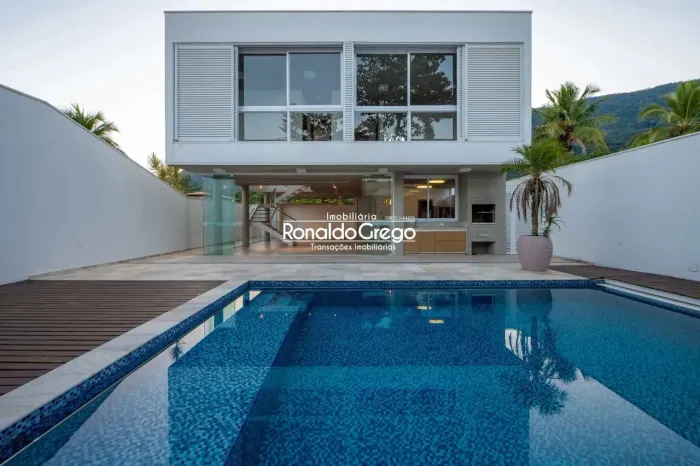 Casa em Praia de São sebastião 389m útil 4 suites litoral novo