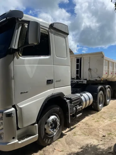 Volvo FH 440 6x4 2011 com basculante 25m3