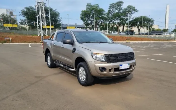 Ford Ranger XLS 2.5 16V 4X2 CD Flex 2015