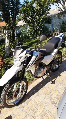 Nxr Branca baixa km único dono.