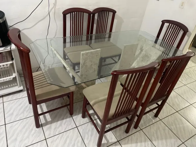 Mesa 6 cadeiras tampo de vidro e base mármore 