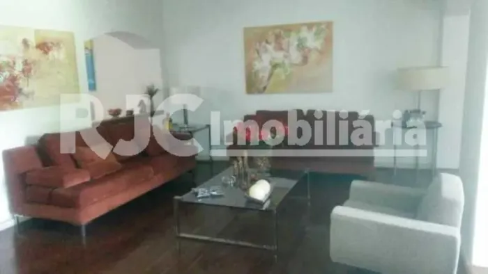 Casa de 280 metros quadrados no bairro Tijuca com 4 quartos