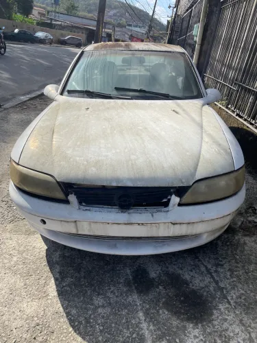 Sucata de Vectra ano 2001 para peças ( ferro velho Astrogil)