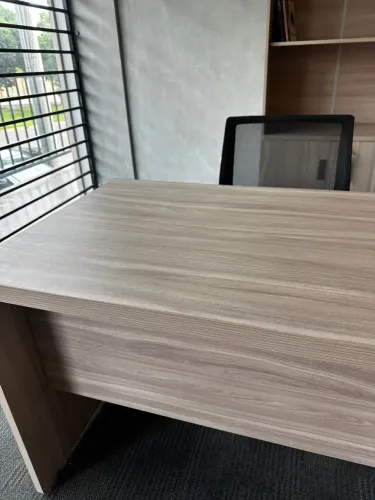 MESA 1.50x1.60 VEJA FOTOS NO ANÚNCIO - Móveis para Escritório 