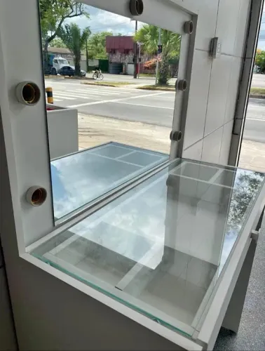 Penteadeira com Espelho e Iluminação